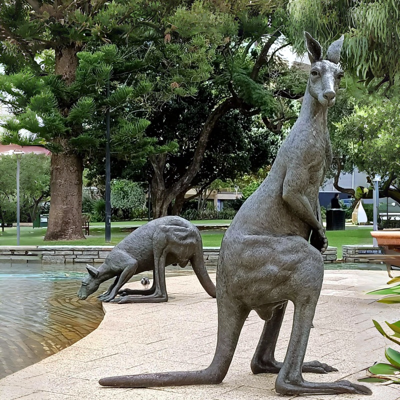 Contemporary Art Decoration Metal Life Size Animal Sculpture Bronze Statue Kangaroos