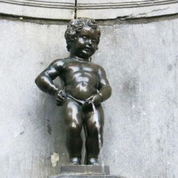 Custom Garden Decoration Life Size Manneken Pis Bronze Boy Statue Peeing Fountain