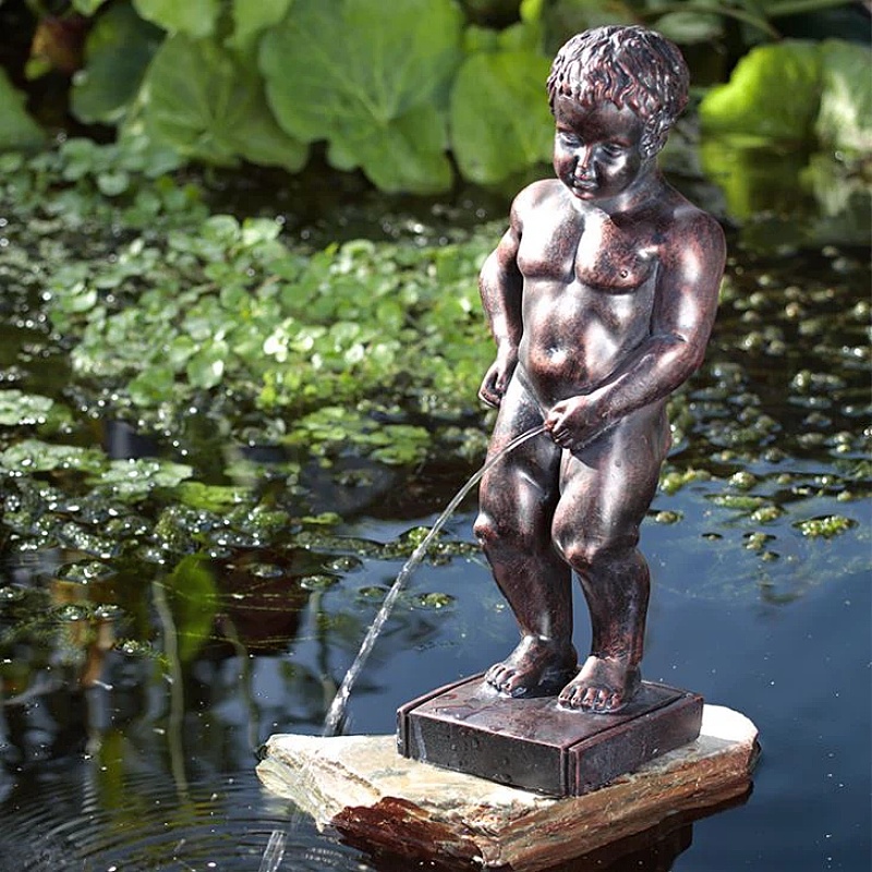 Custom Garden Decoration Life Size Manneken Pis Bronze Boy Statue Peeing Fountain